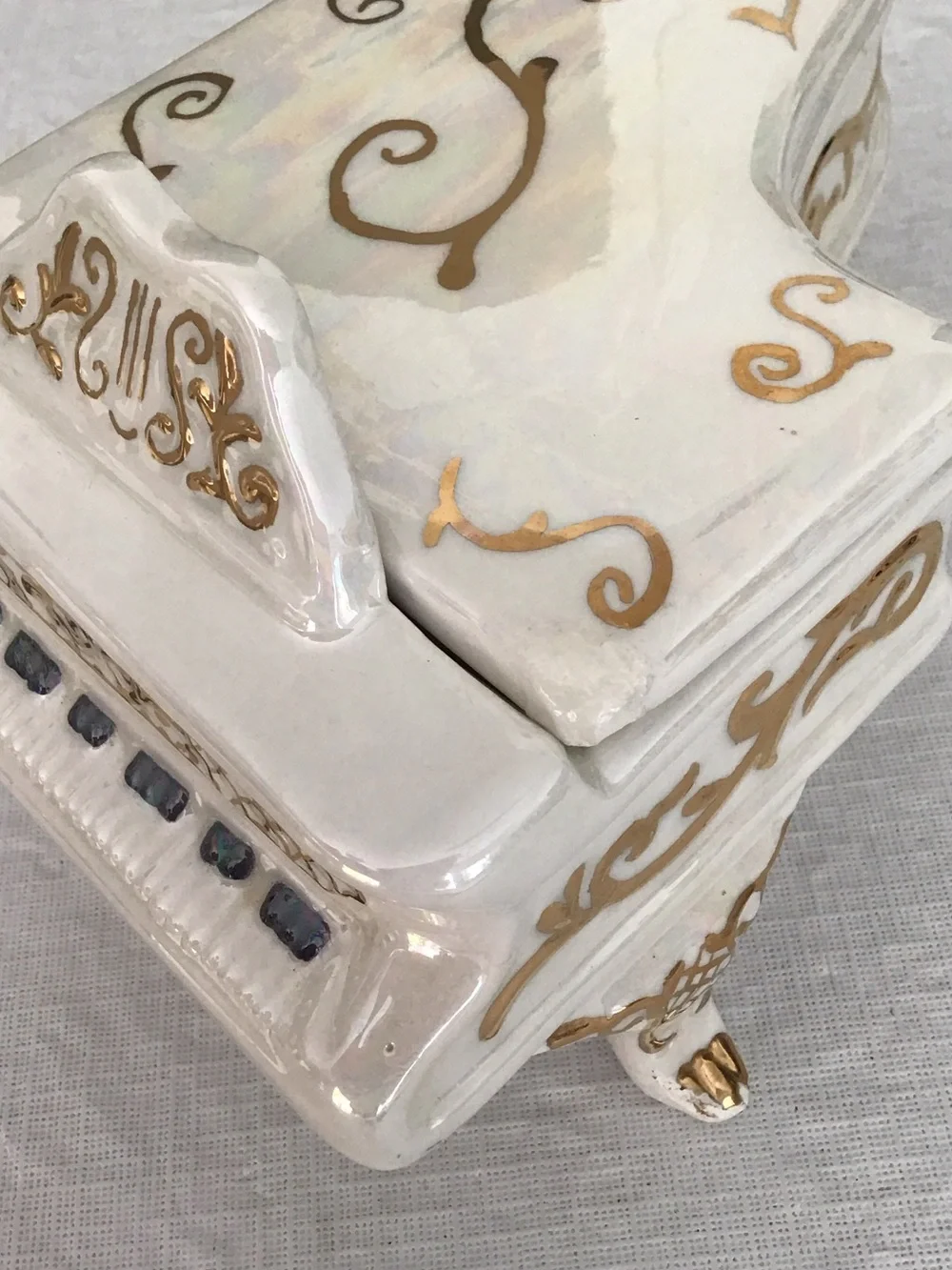 Ceramic White & Gold Grand Piano Jewelry Box.  #252